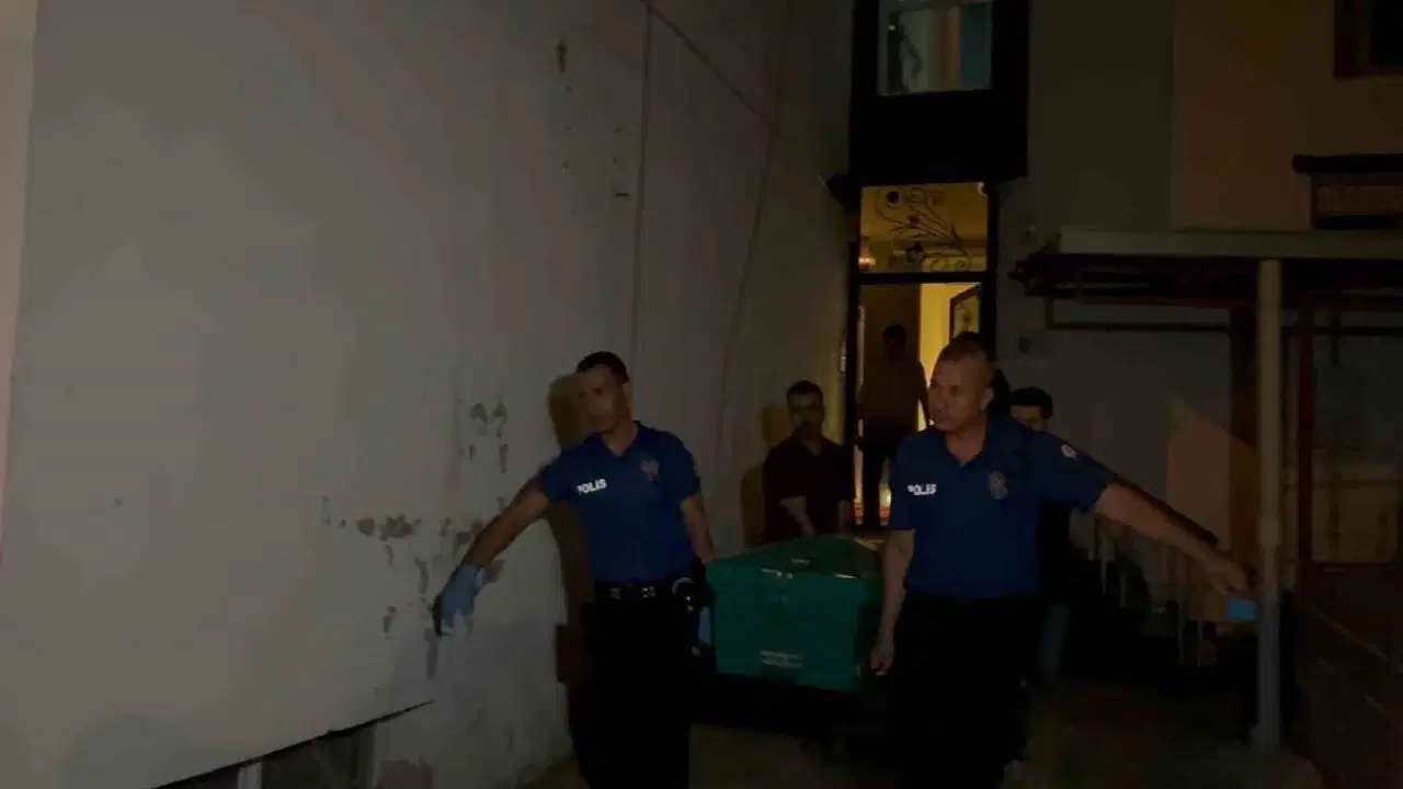 Adana'da Üzücü Olay: Emekli Uzman Çavuş Eşini ve Oğlunu Vurduktan Sonra İntihar Etti