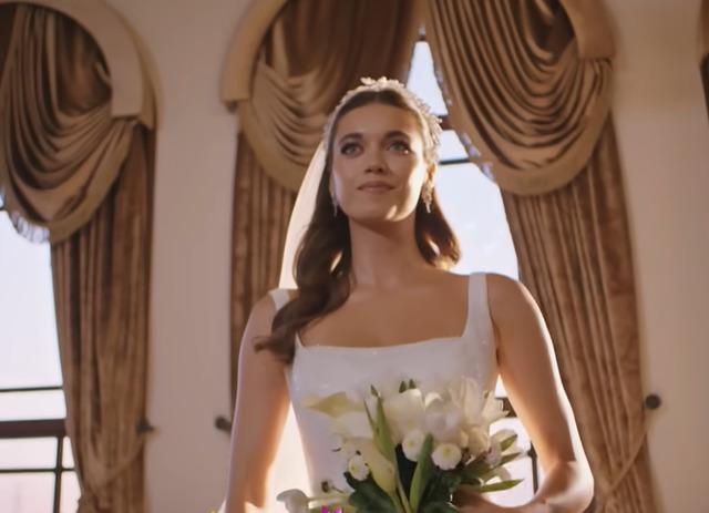 Afra Saraçoğlu gelinlik 3