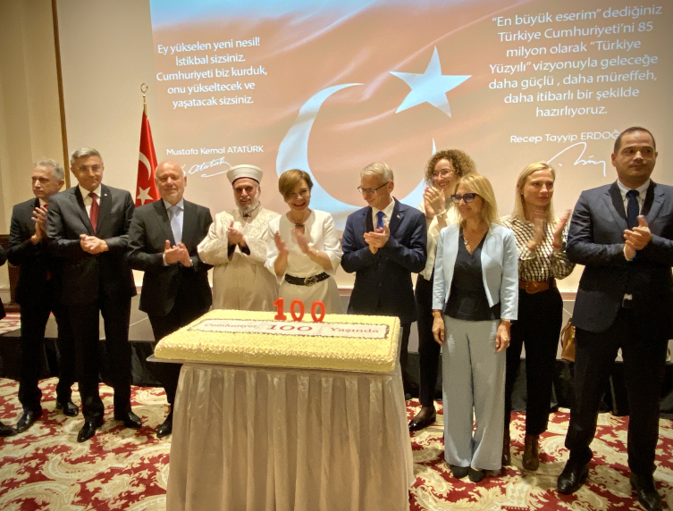 Cumhuriyetin 100. yıl dönümü nedeniyle yurt dışında resepsiyon