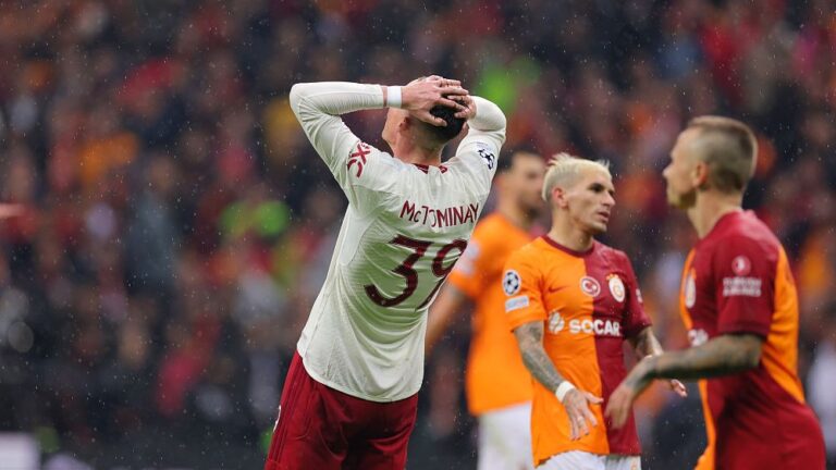 Galatasaray, evinde Manchester United ile 3-3 berabere kaldı