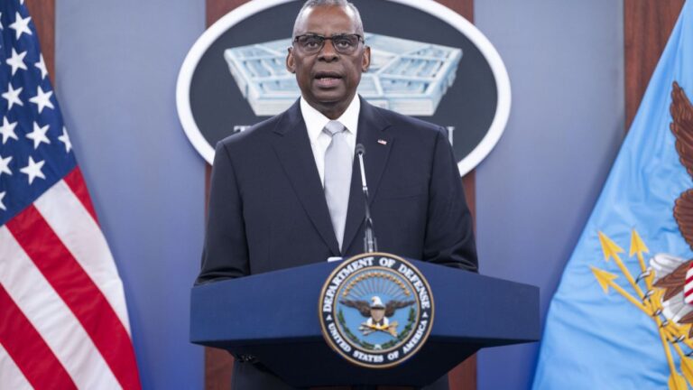 Kanser tedavisi gören ABD Savunma Bakanı Austin hastaneye kaldırıldı, görevlerini devretti