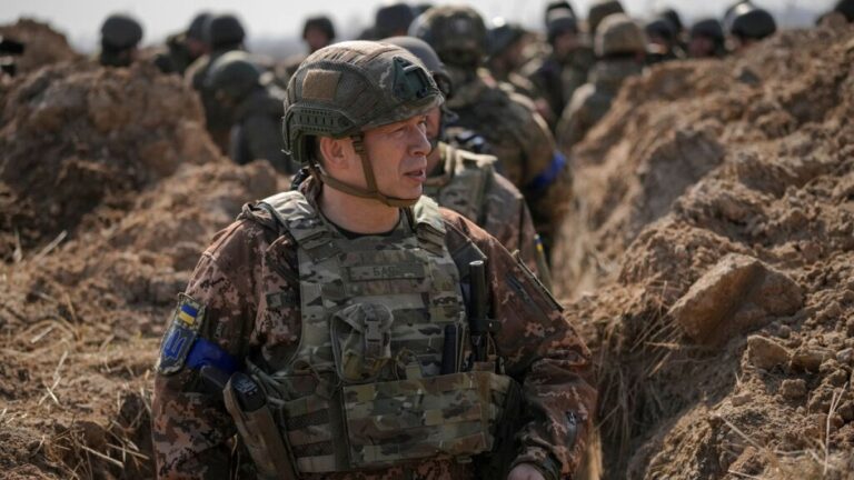 Ukrayna Genelkurmay Başkanı Syrskyi: Doğu cephesinde durum kötüleşti, bazı köylerden geri çekildik