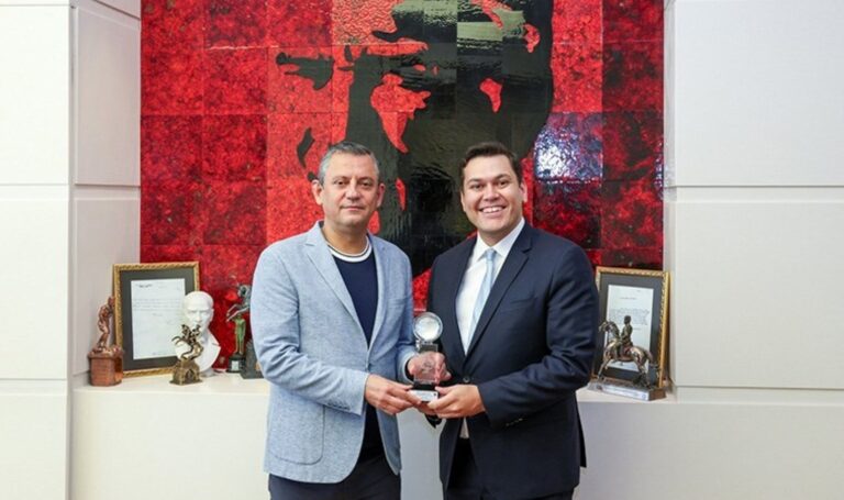 Özgür Özel, Oğuz Alper Öktem’i ağırladı – Son Dakika Siyaset Haberleri