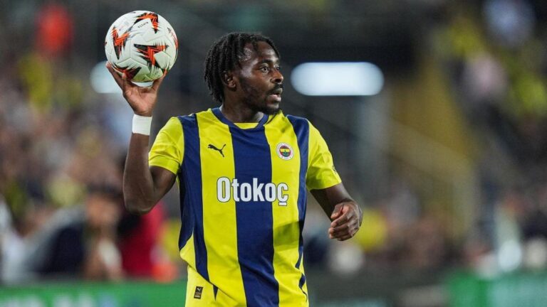 Muhteşem Osayi-Samuel, F.Bahçe'de ilk kez kırmızı kart gördü