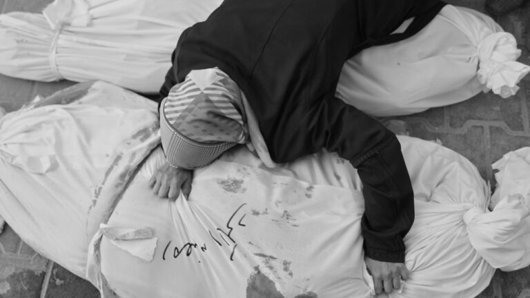 İsrail'in Gazze'nin kuzeyinde bir evi bombalaması sonucu 17 Filistinli hayatını kaybetti