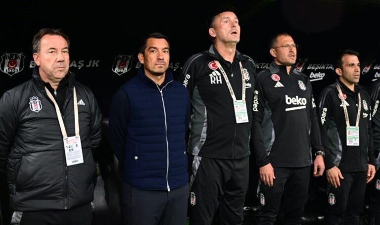 Bir forvete ihtiyacı var mı? Giovanni van Bronckhorst'tan transfer yanıtı! – En güncel spor haberleri