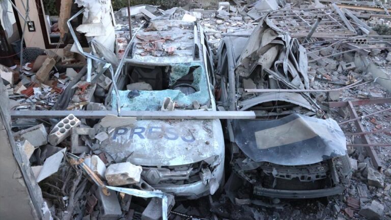 İsrail Lübnan'da bir aracı hedef aldı: 2 ölü