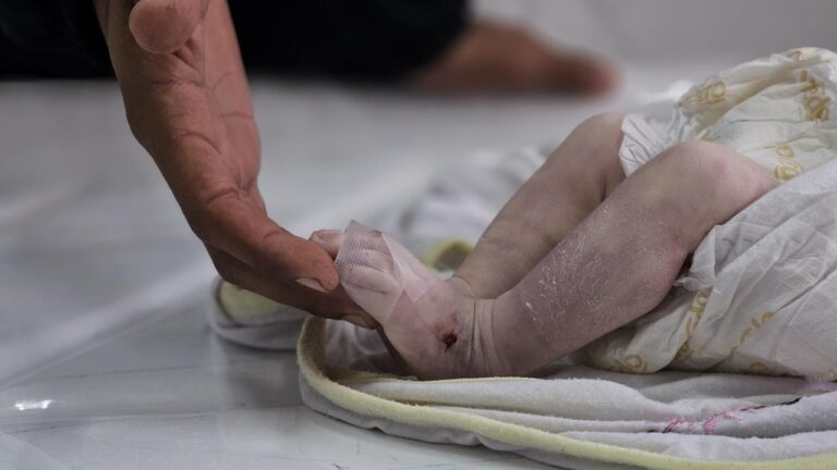 35 günlük bebek donarak öldü: Gazze'de şiddetli kış