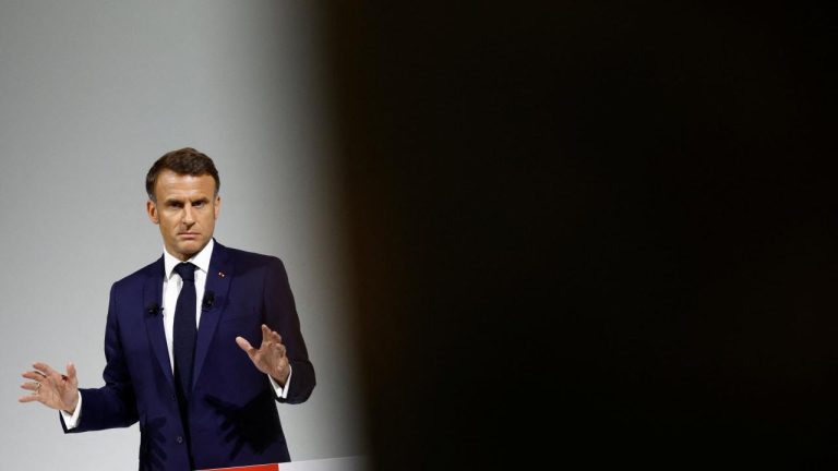 Macron: Barış, Ukrayna'nın teslim olduğu anlamına gelmez