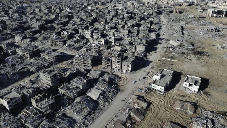 Katil İsrail, Gazze’deki kara saldırılarını Refah kentine doğru genişletti