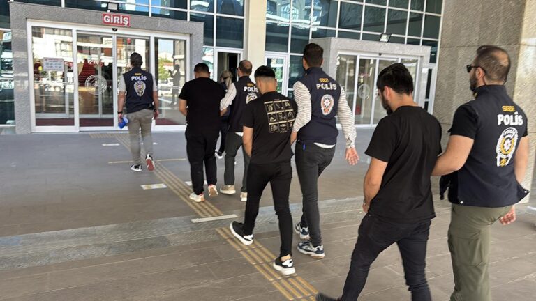 Saraçhane’de Cumhurbaşkanı Erdoğan’a hakaret eden 42 kişi yakalandı