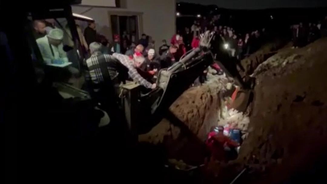 Bursa'dan acı haber... Kanalizasyon kazarken enkaz altında kaldılar: 2 kardeş hayatını kaybetti.